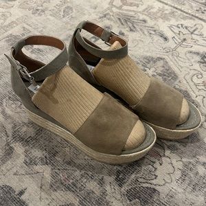 New • Steve Madden • olive green wedge • 8.5